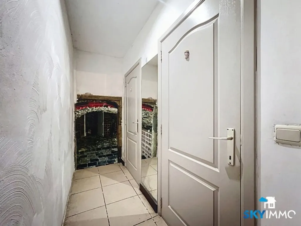 Ingresso - Mixed-use Building with Apartment in Huy