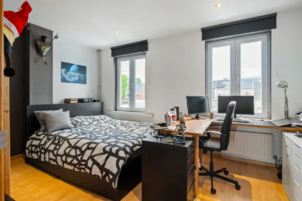Chambres - Appartement Rénové avec Garage et Jardin à Schelle