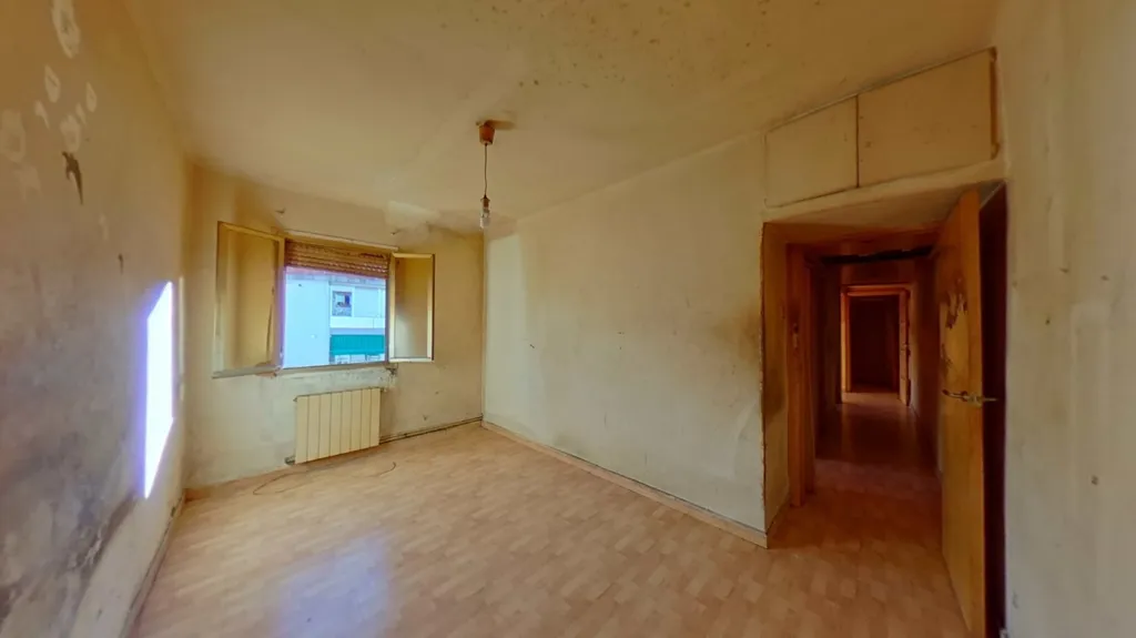 Pièces - Flat with Metro Access in Cornellà de Llobregat