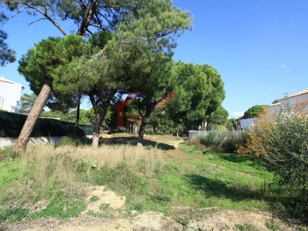 Giardino - Land for Construction with Pool Potential in Almancil