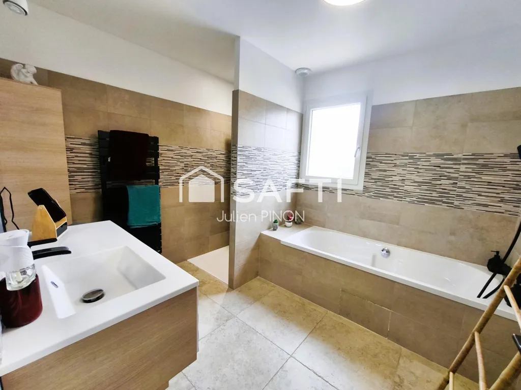 Vannitoad - Contemporary Villa with Pool in Gargas