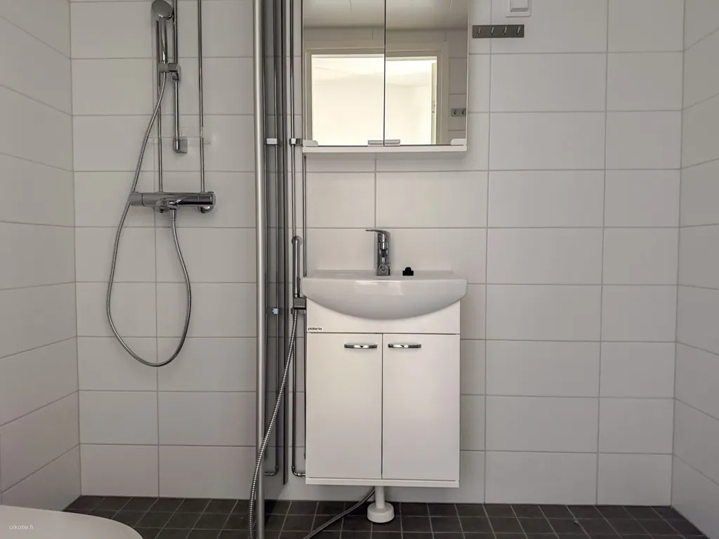 Salles de bain - Renovated One-Bedroom Flat with Balcony in Korso, Vantaa
