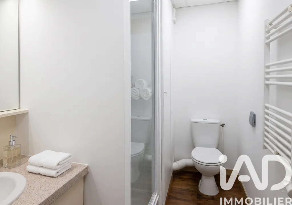 Vannitoad - Modern 2-Bedroom Apartment with Parking in Cognac