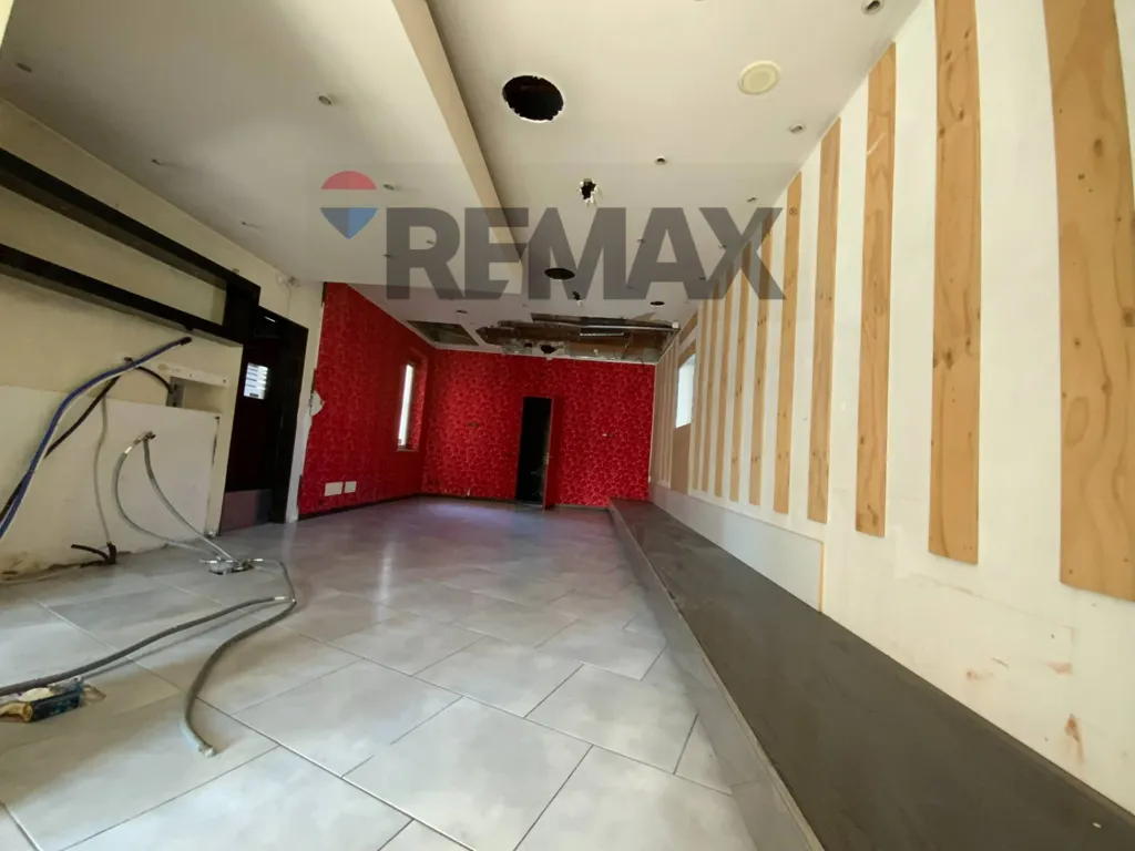 Garaaž - Commercial Space with 6 Windows in Busto Arsizio