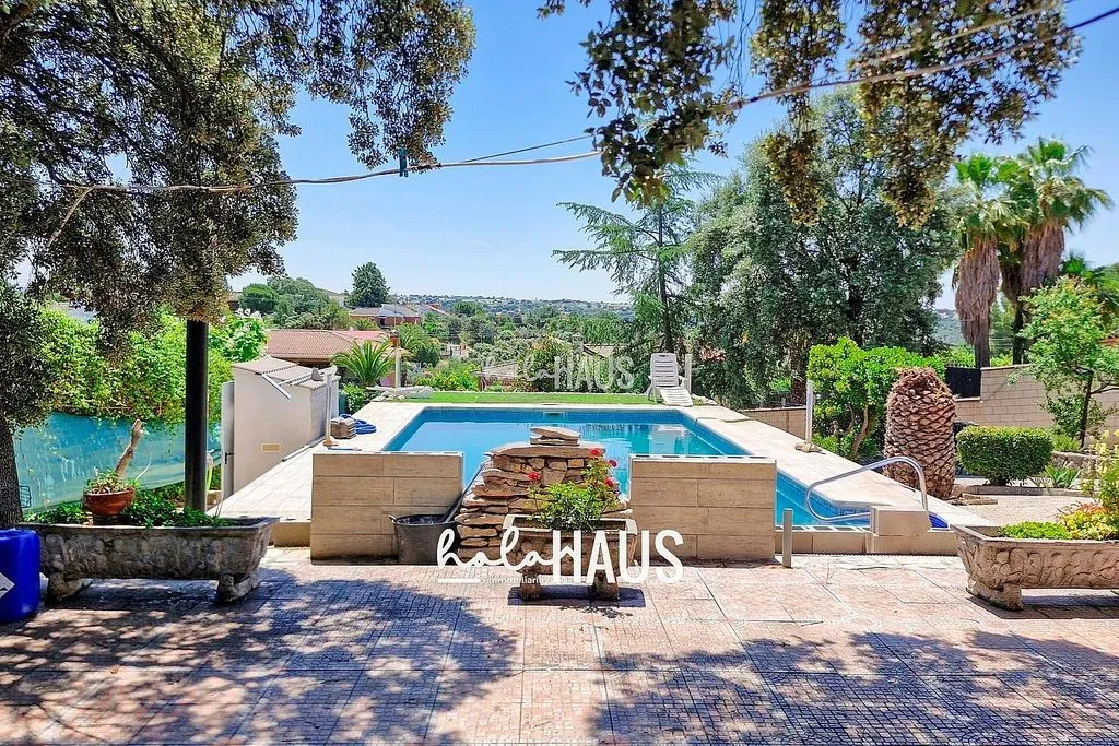 Pool - Chalet with Pool and Terrace in Calalberche