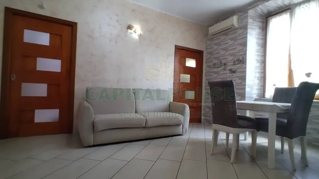 Elutuba - Armed Two-Bedroom Flat with Balcony in Capua
