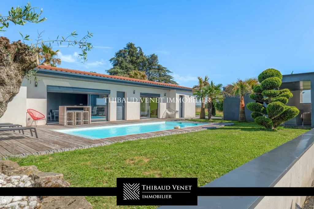 Piscine - Propriété Contemporaine avec Piscine à 10 min de Vienne
