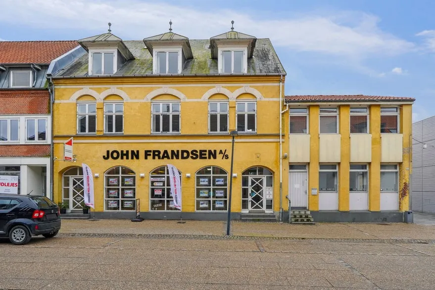 Välivaade - Commercial Property with Parking in Hammel Centre