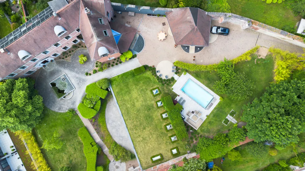 Õhuvaade - Elegant Villa with Pool in Nivelles