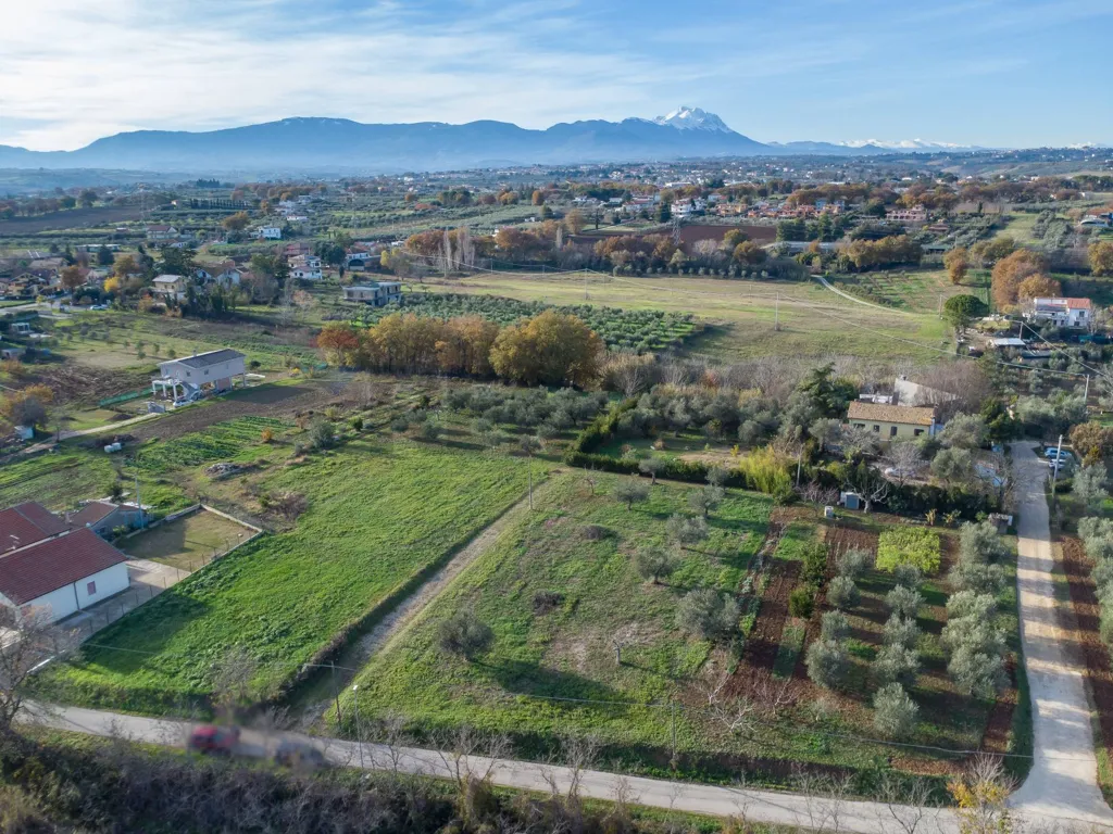 Vue aérienne - Buildable Land with Strategic Access in Cepagatti