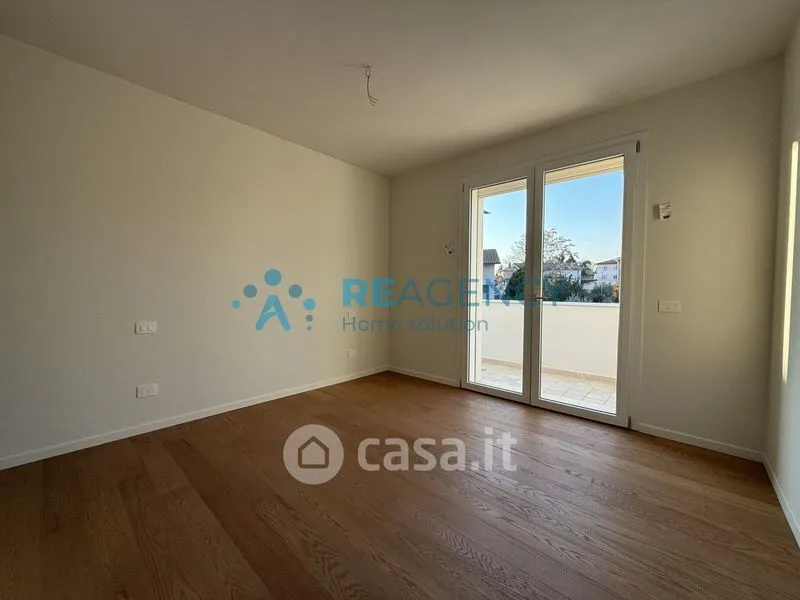 Pièces - Newly Built Triplex with Terrace in Creazzo