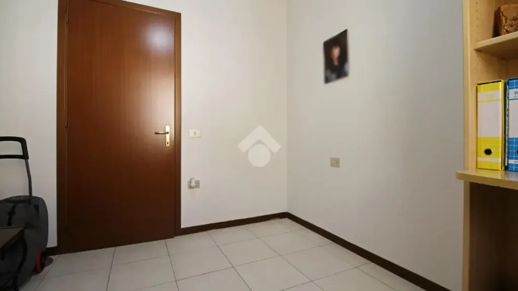 Bureau - Apartment with Terrace in Prato