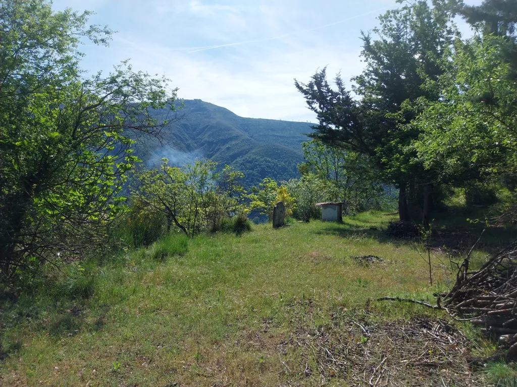 Jardin - Maison de Plain-Pied avec Vue Panoramique à Lucéram