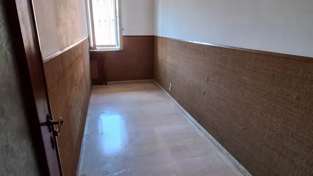 Esik - Apartment with Balconies in Piacenza