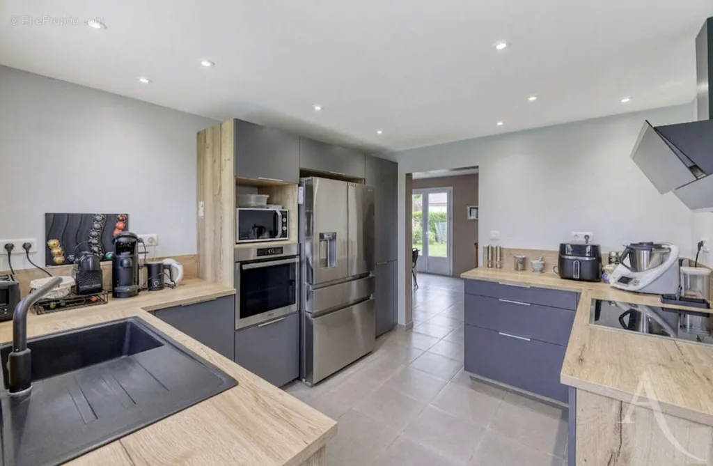 Cuisine - Maison avec Piscine et Jardin à Cugand