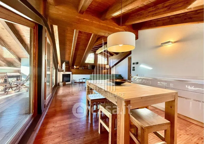 Sala da pranzo - Mansard Apartment with Mountain View in Pré-Saint-Didier