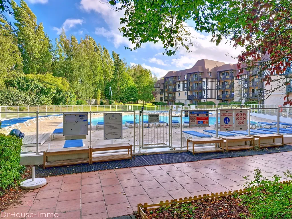 Piscine - Appartement avec Balcon et Vue Parc à Deauville