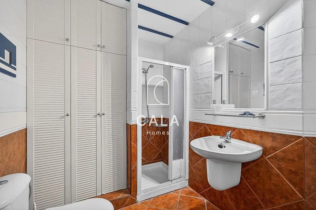 Salles de bain - Apartment with Pool and Balcony in Mesa del Mar