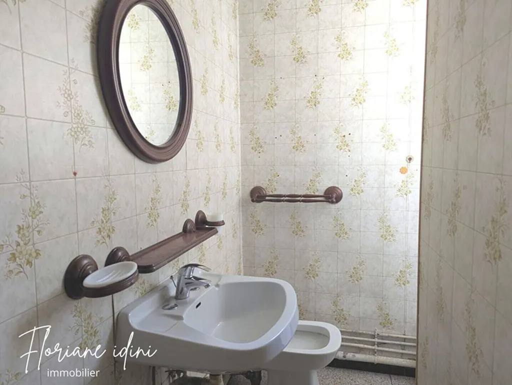 Bathrooms - T3 Flat with Balcony in 92,000 EUR Zone
