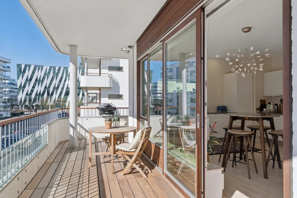 Balcon - Functionalist Flat with Harbour View in Hellerup