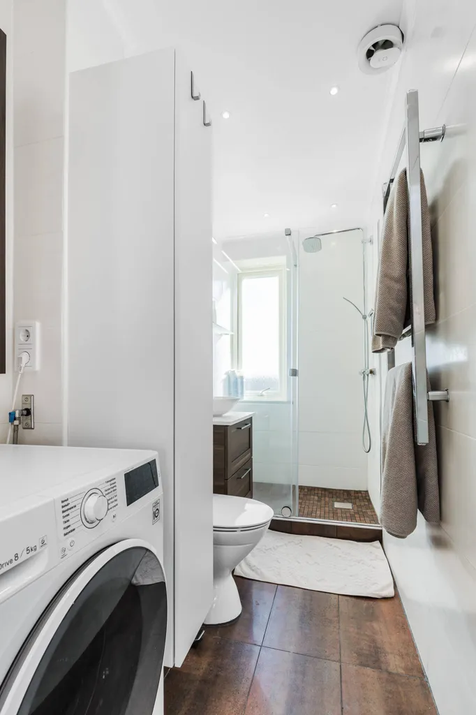Salles de bain - Stylish Apartment with Balcony in Central Strängnäs