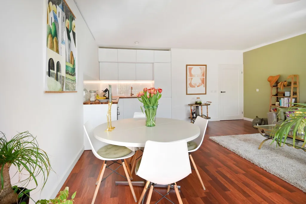 Söögituba - Modernised Flat with Terrace in Essesteijn