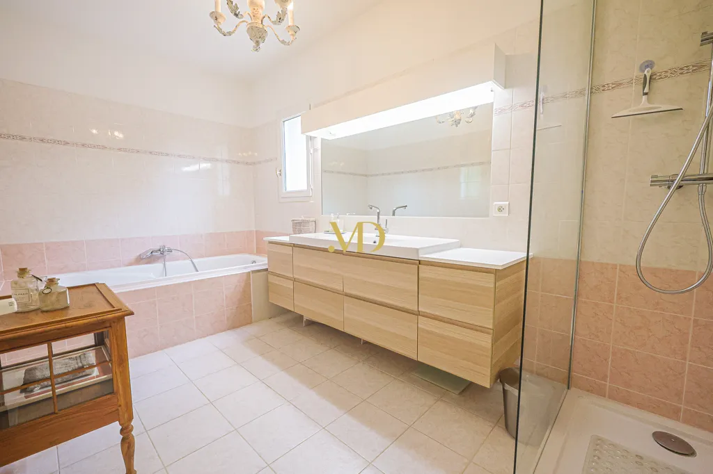 Salles de bain - Maison avec Parc Boisé à Roussillon