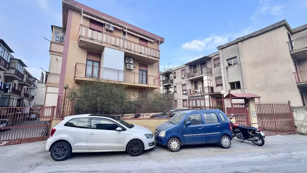 Välivaade - 3-Bedroom Apartment with Balcony in Palermo