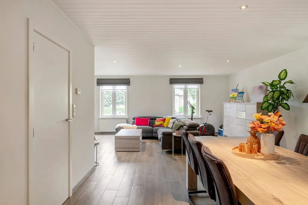 Salle à manger - Bâtiment Semi-ouvert Rénové avec Piscine à Berlaar
