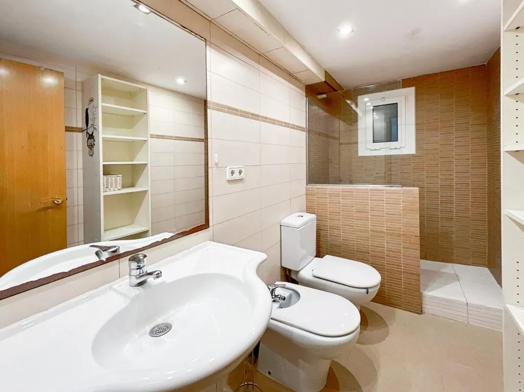 Vannitoad - Flat with Wooden Beams in Central Barcelona