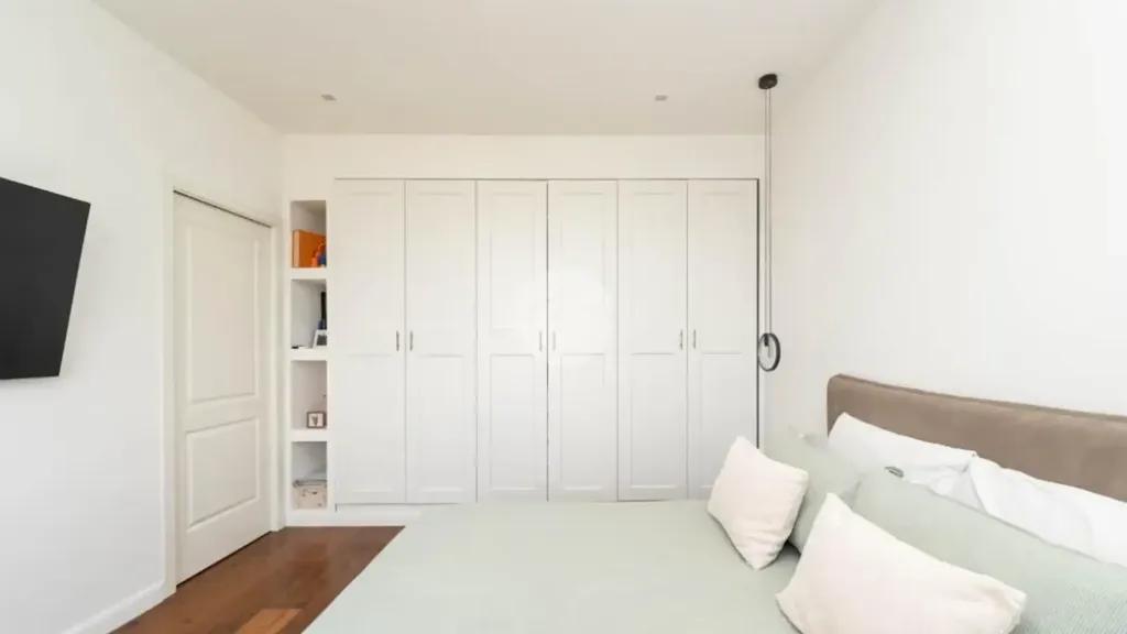 Chambres - Fully Furnished Triplex with Balcony in Pero