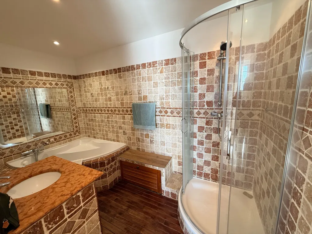 Bagni - Bright Flat with West View in Frejus Centre