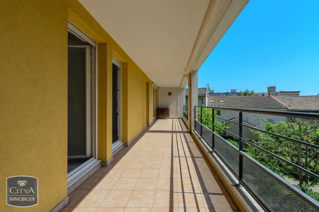 Balcone - 3-Bed Apartment with Terrace in Carpentras