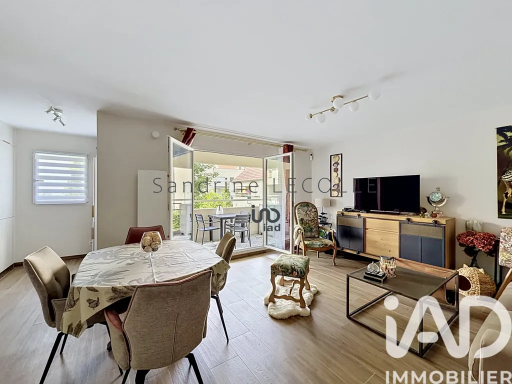 Séjour - Appartement Rénové avec Terrasse à Chessy