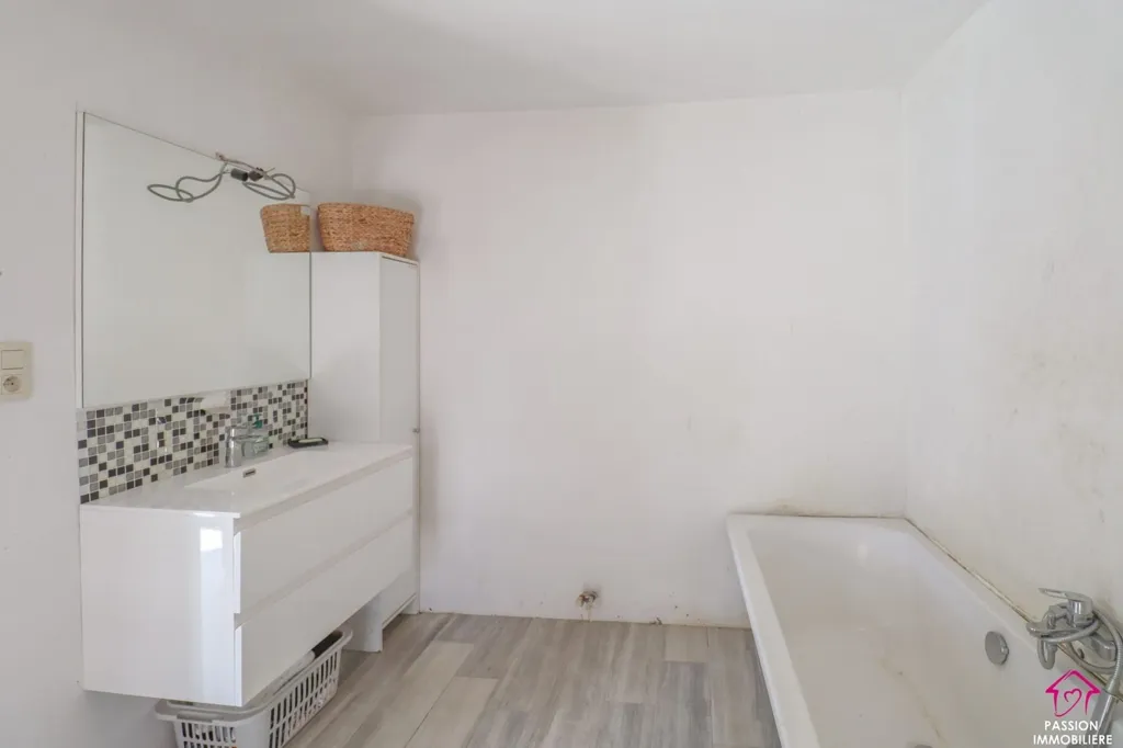 Bagni - Charming 3-Facade House with Garden in Scry