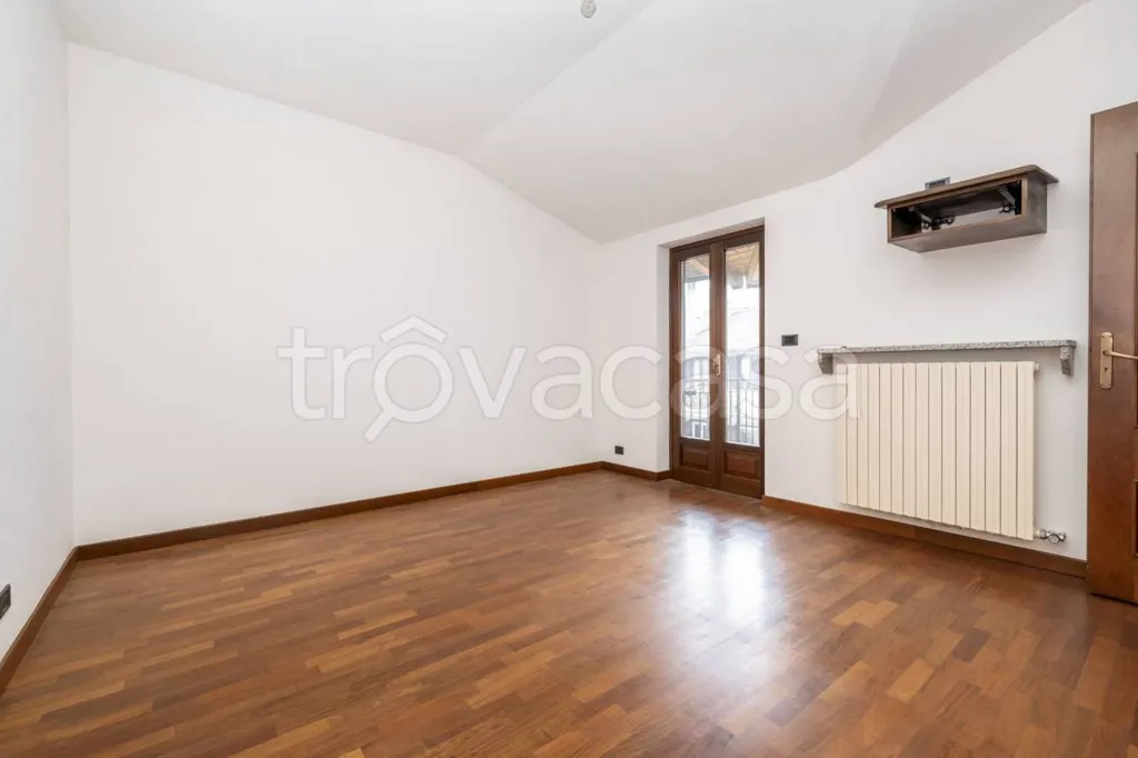 Pièces - Independent House with Balcony in Dronero