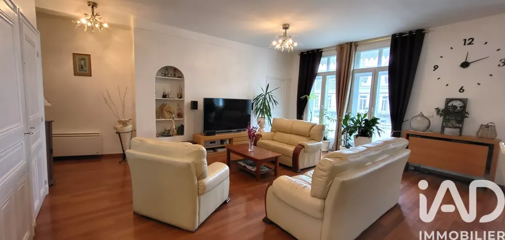 Soggiorno - Haussmannian Apartment with Balcony in Chalon-sur-Saône