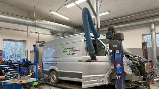 Garage - Workshop with High Ceilings in Hørsholm