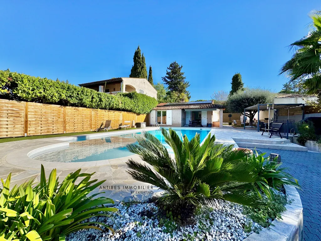 Piscine - Maison Individuelle avec Piscine à Mougins