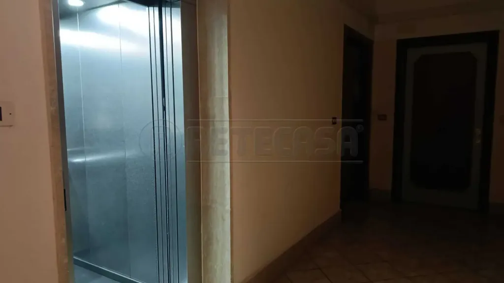 Entrée - Rear-Facing Apartment with Terrace in Ladispoli