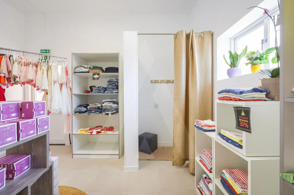 Pièces - Operational Clothing Store in Palhaça Centre