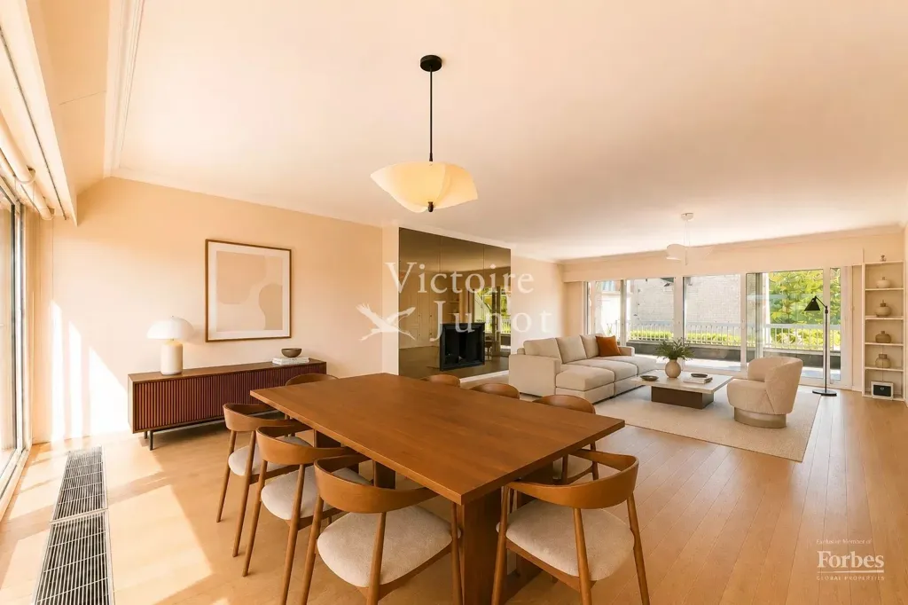 Salle à manger - Penthouse avec Terrasses dans le Quartier Statuaire