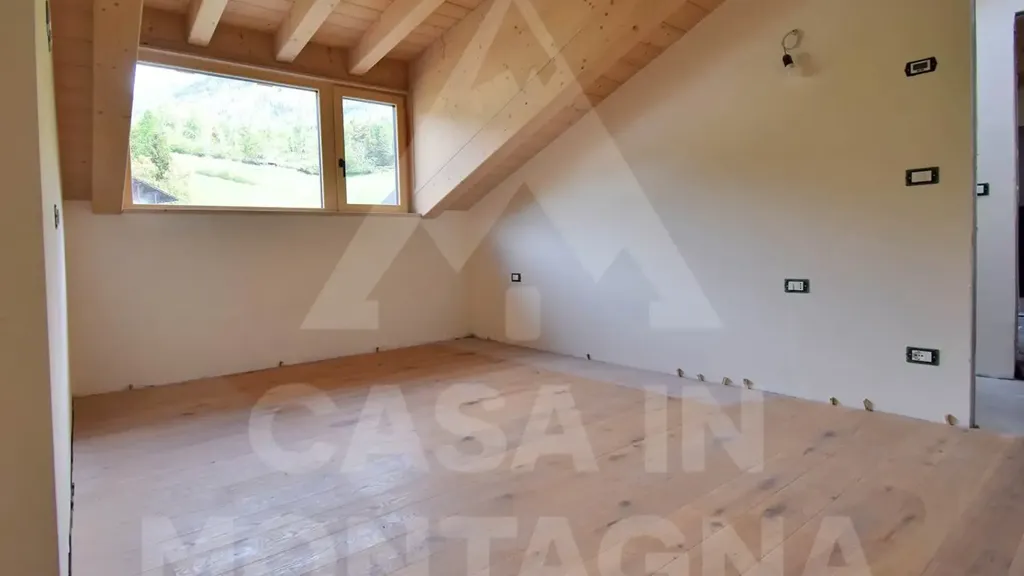Pièces - Rearranged Apartment with Balcony in Varena