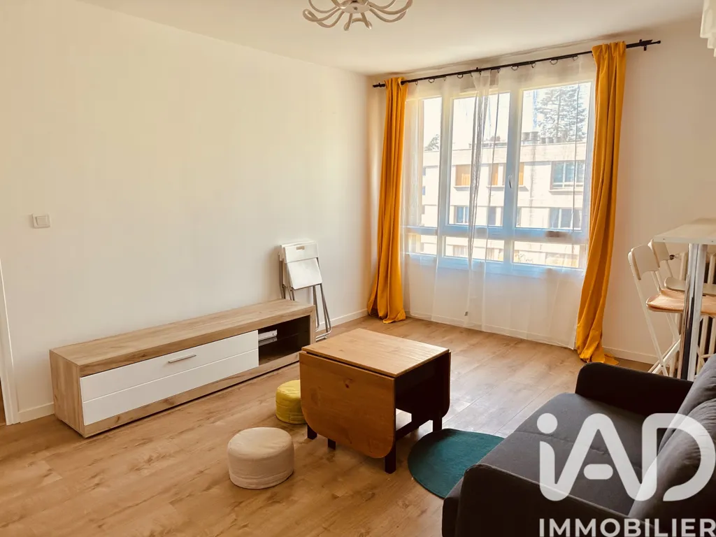 Séjour - Appartement 3 Pièces avec Parking à Clamart