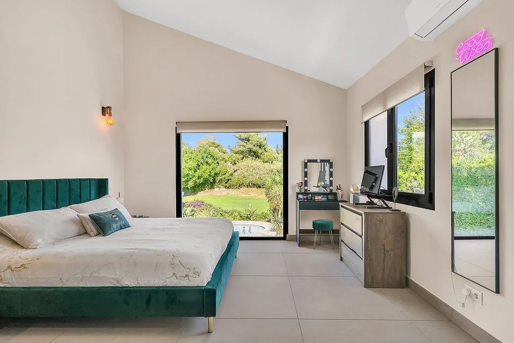 Bedrooms - Modern Villa with Pool and Terrace in Guadalmina