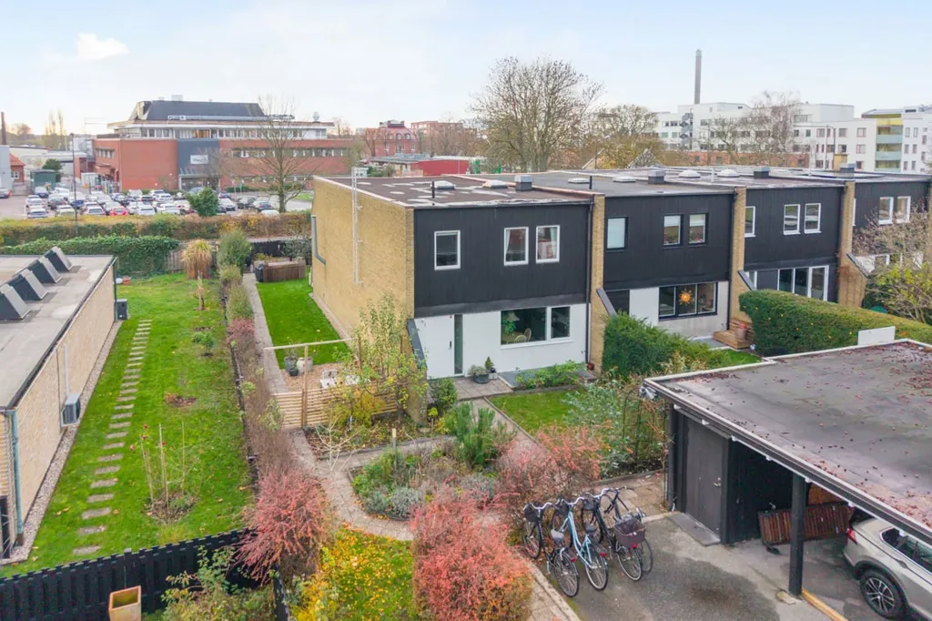 Vista aerea - Renovated 2-Storey House with Garden in Bellevue