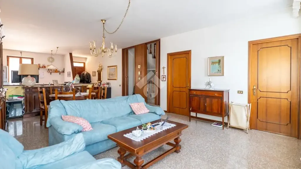 Soggiorno - Semi-detached House with Garden in Dossobuono
