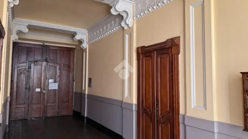 Entrée - Liberty Style Flat with Ascender in Turin