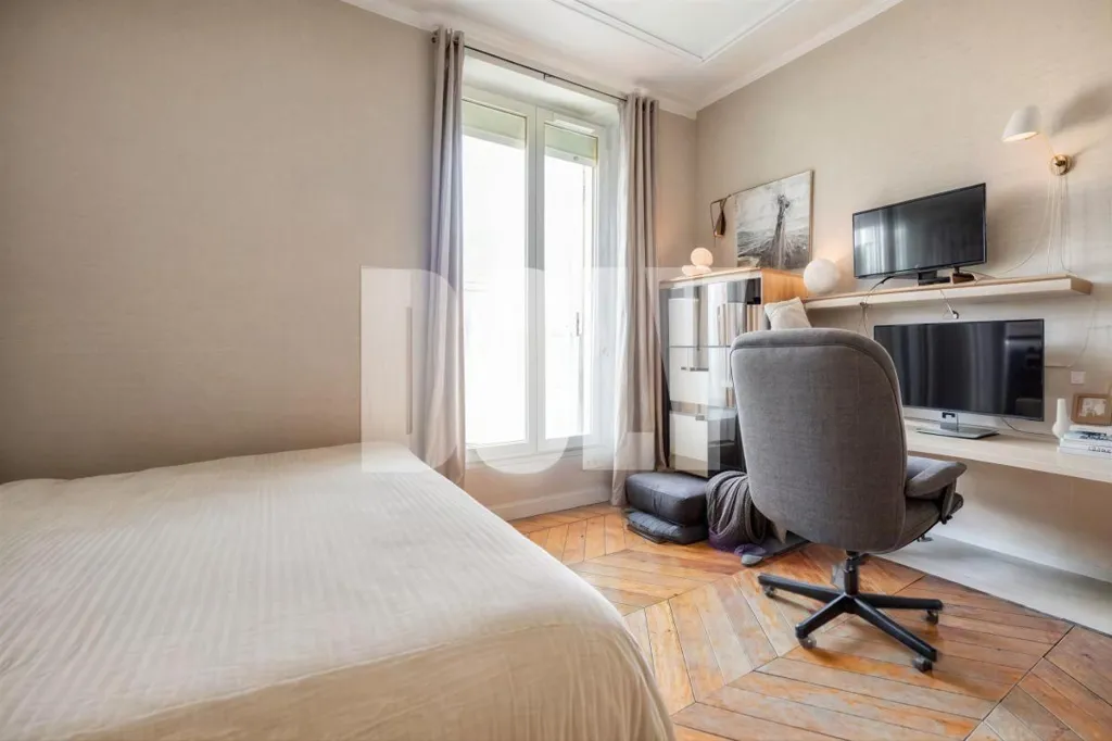 Bedrooms - 5-Piece Apartment with Balcony in Saint-Mandé