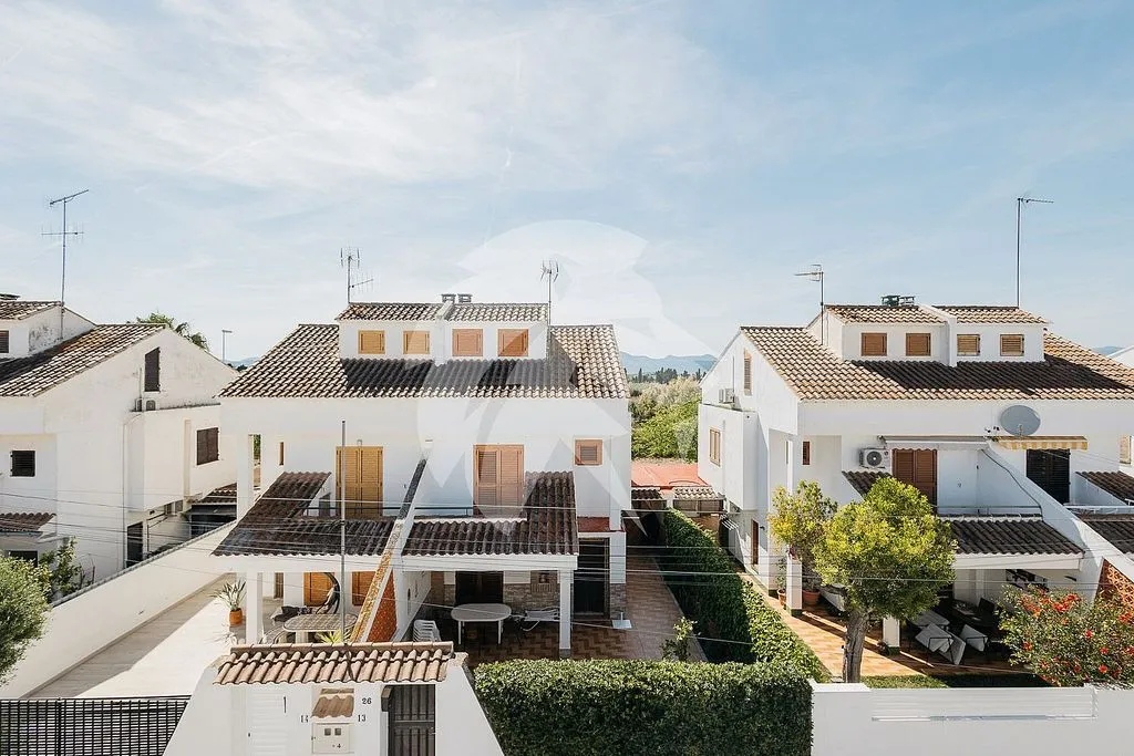 Välivaade - House with Pool and Terrace in Almardà